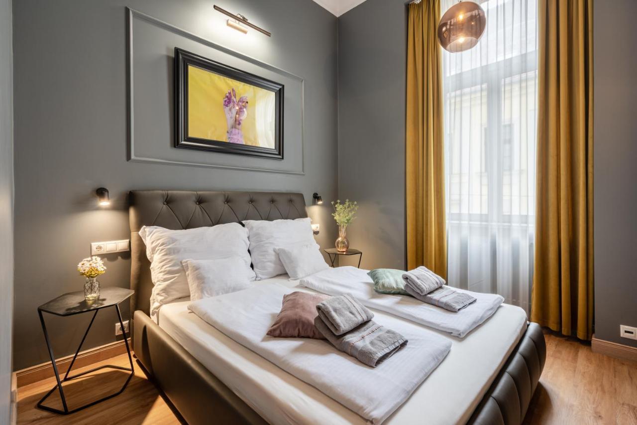 The Pearl Of The Heart Of * Budapest